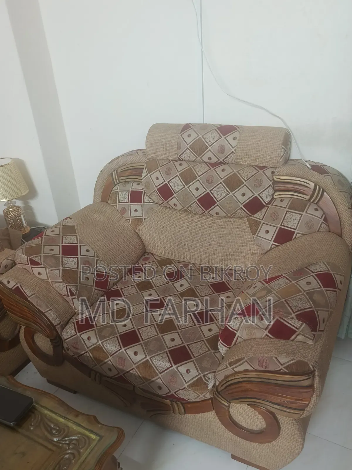 Beautiful sofa, need money so selling to buy a new one.