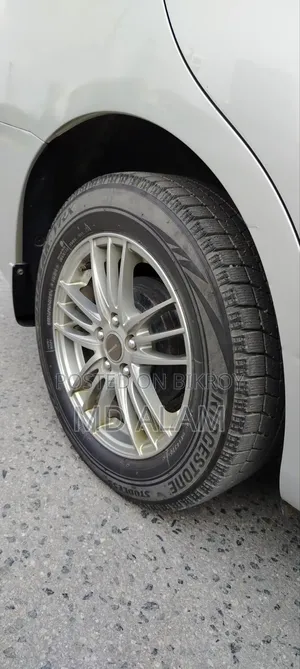 Toyota Premio 2018 Silver