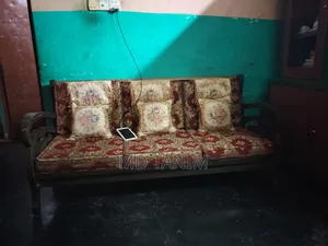 ব্যবহৃত সোফা সেট