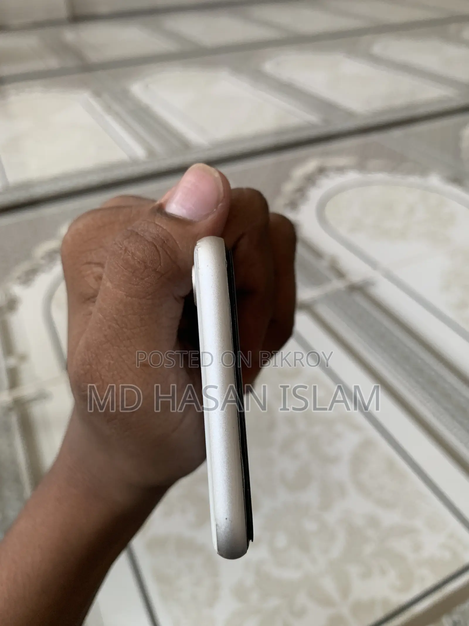 Apple iPhone SE 128 GB White