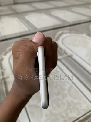 Apple iPhone SE 128 GB White