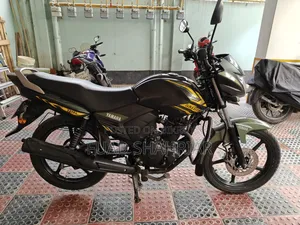 ইয়ামাহা ২০২১ গ্রে