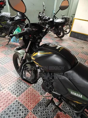 ইয়ামাহা ২০২১ গ্রে