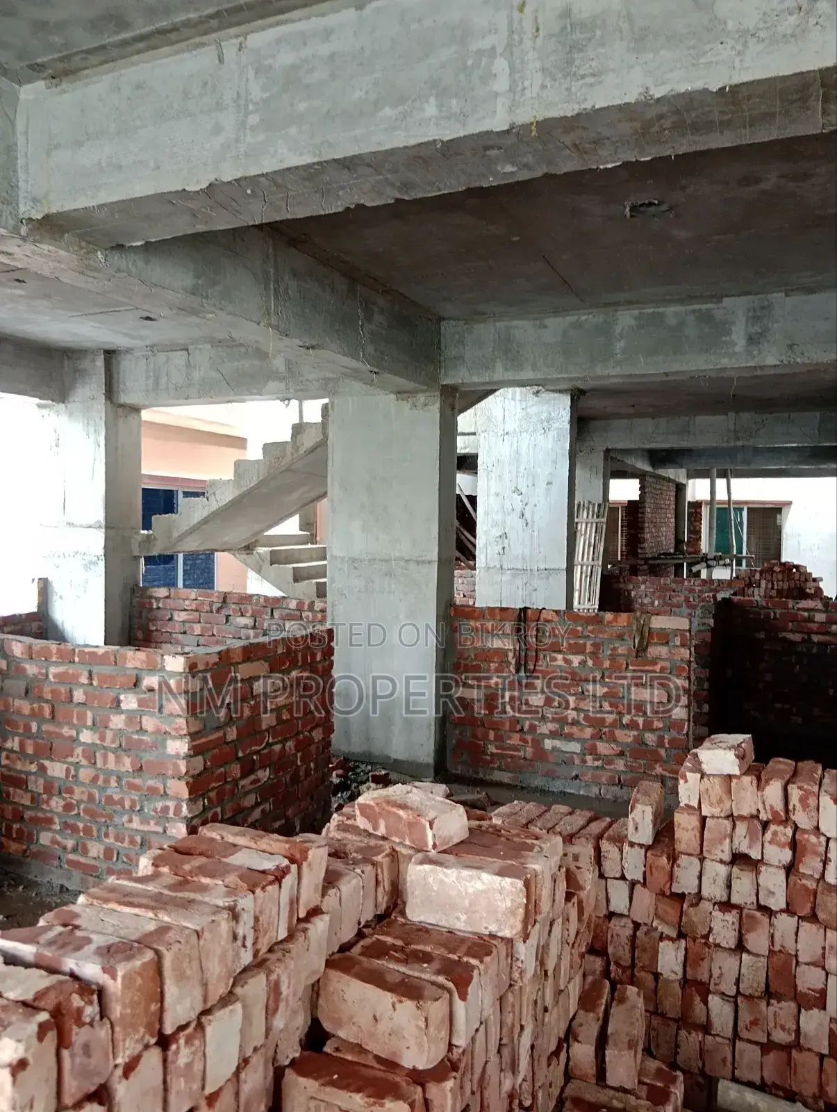 বারাক মোল্লা মোড়, ৬০ ফিট রোডে ফার্নিশড ৩ বেডরুমের অ্যাপার্টমেন্ট বিক্রয় হবে