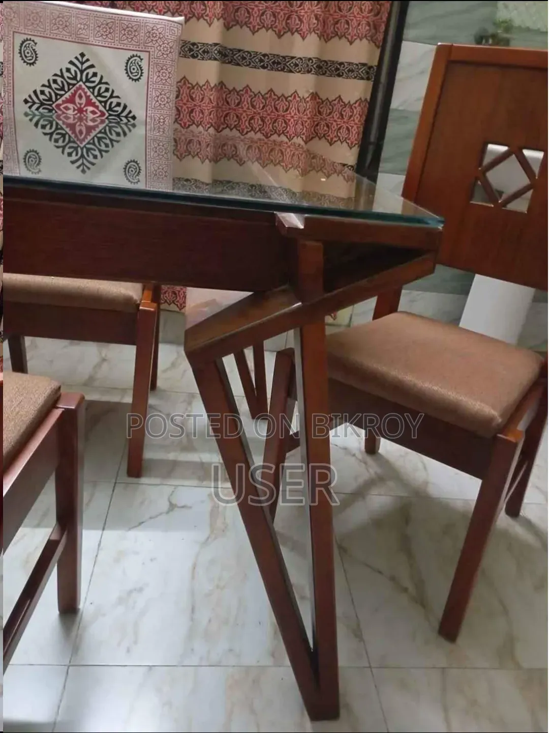 হাতিল ডিজাইনের মালয়েশিয়ান কাঠের 66 X 40 নতুন টেবিল ও ৬ টি চেয়ার ।