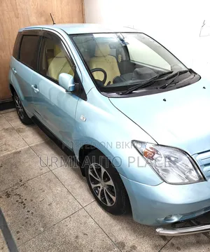 Toyota IST 2004 Green