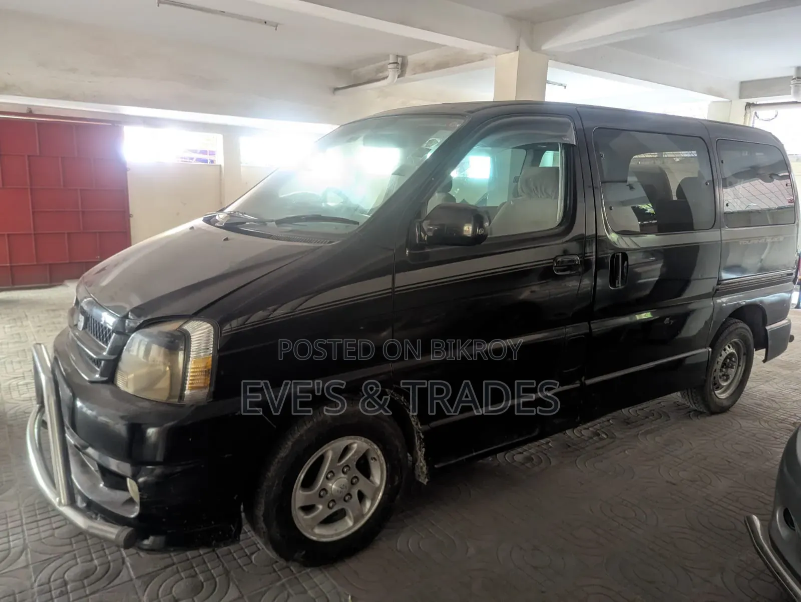 Toyota HiAce 2002 Black