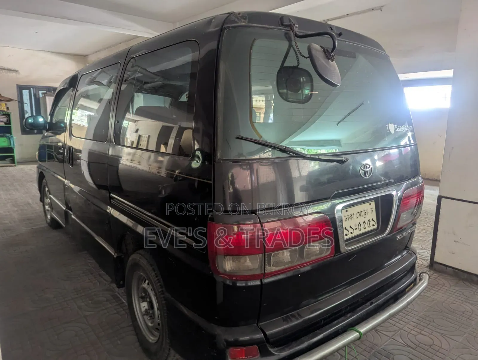 Toyota HiAce 2002 Black