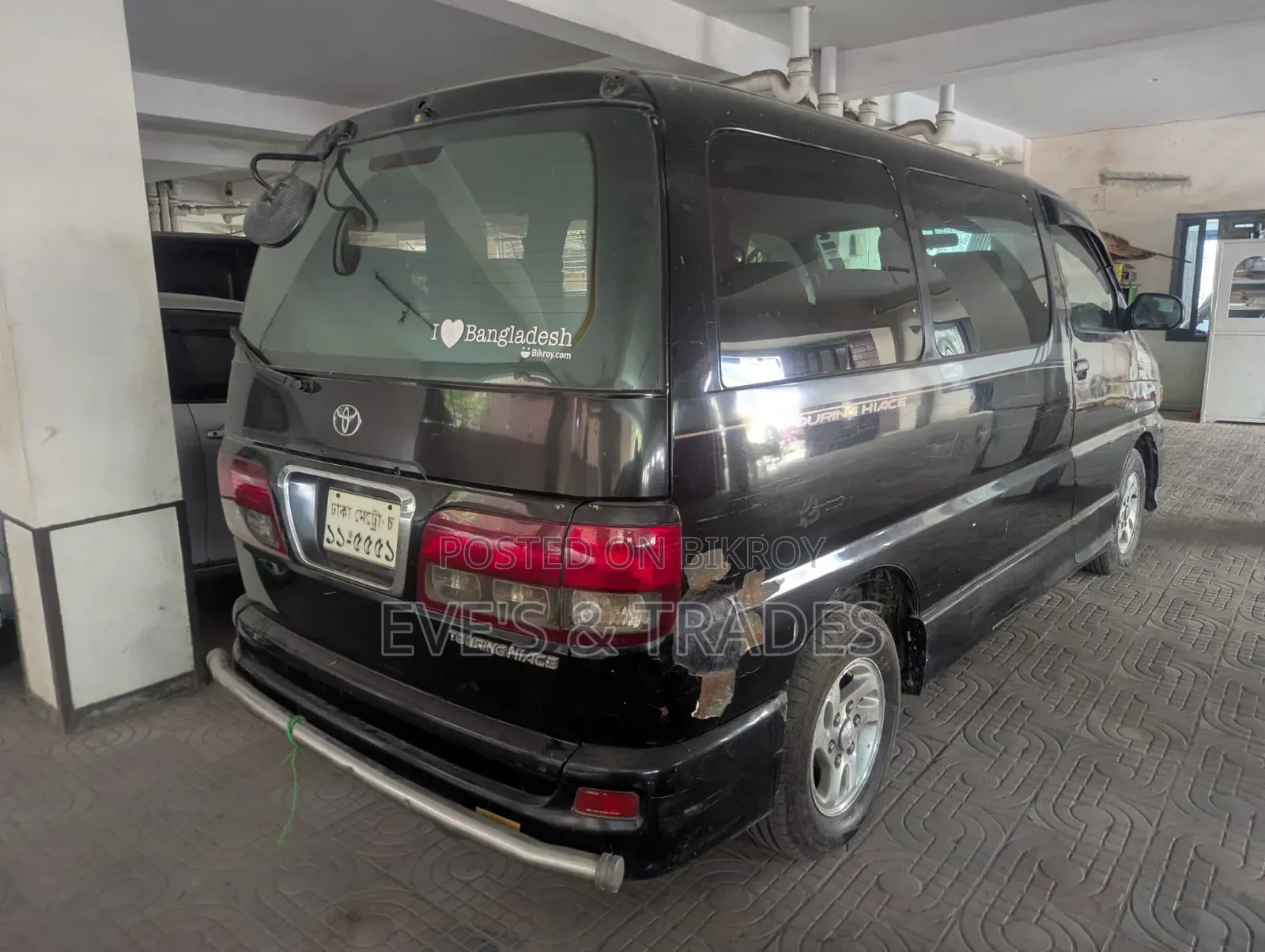 Toyota HiAce 2002 Black
