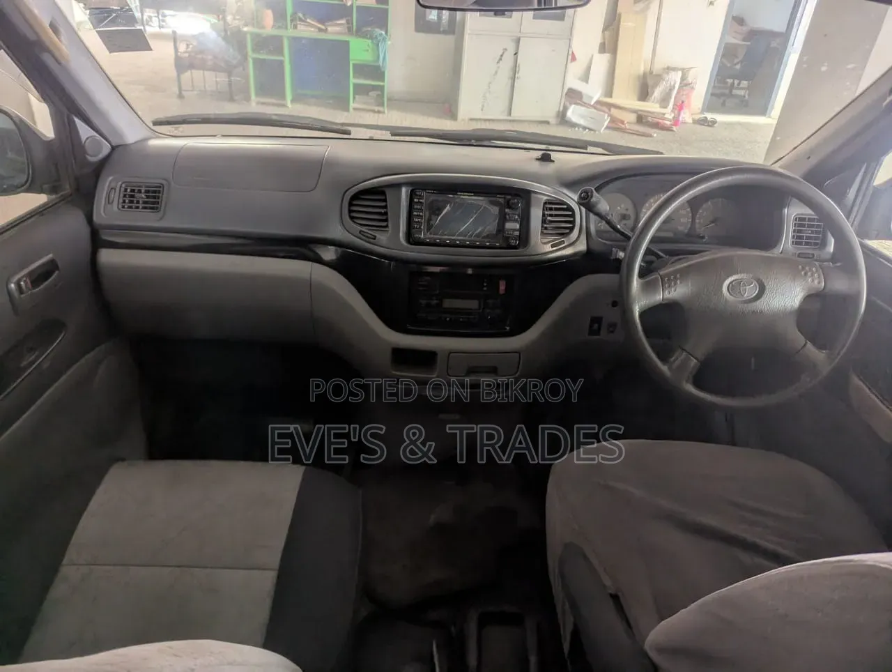 Toyota HiAce 2002 Black