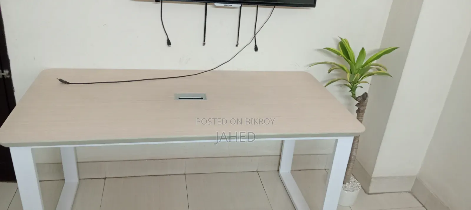Selling 2 office-use tables.