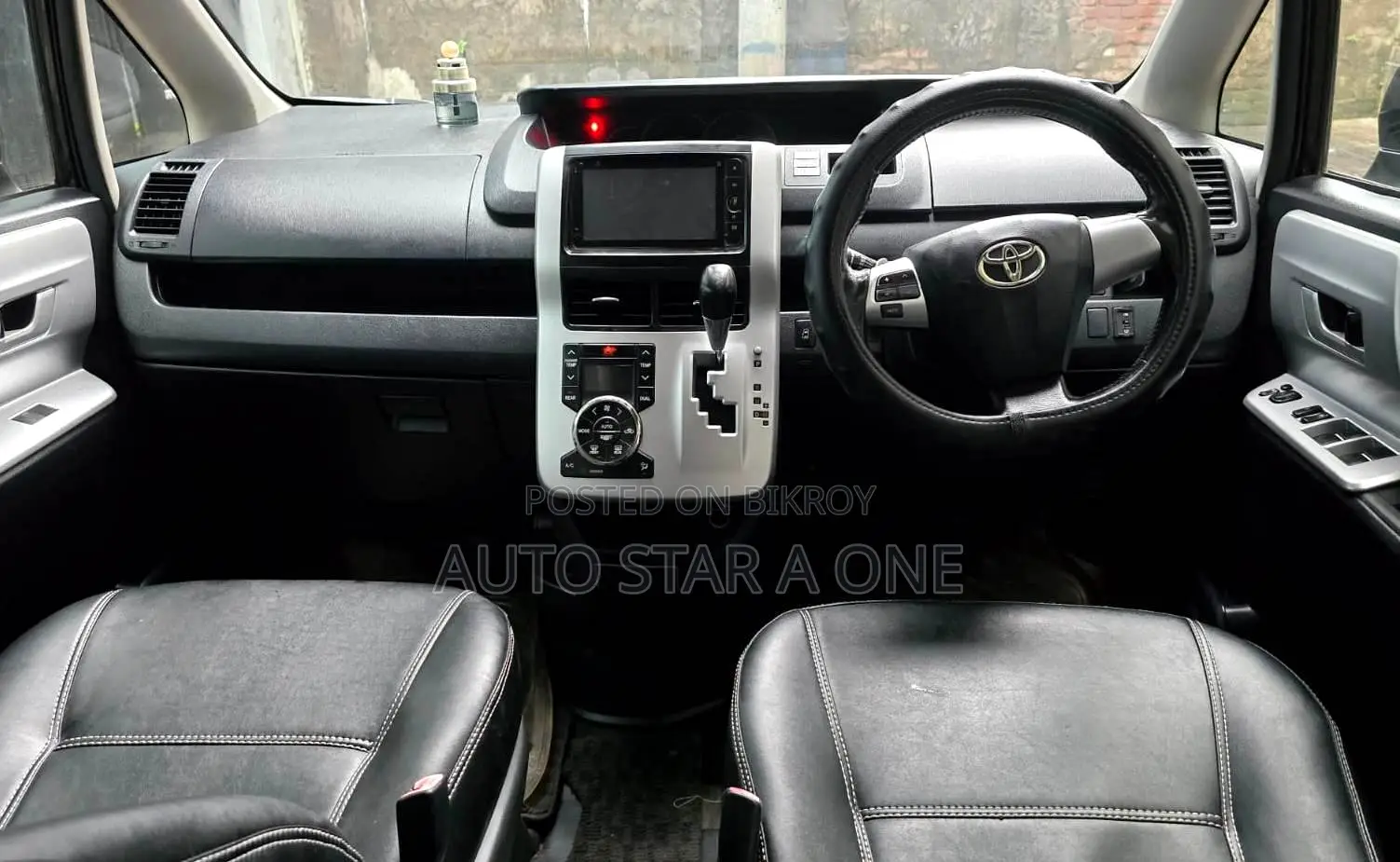 Toyota Noah 2010 Black