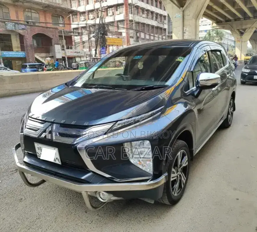 মিতসুবিশি এক্সপ্যান্ডার ২০২১ গ্রে