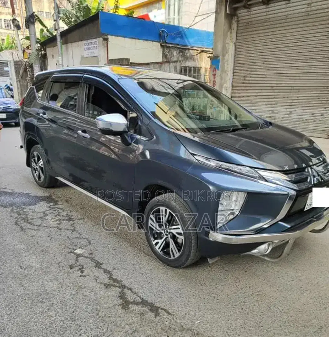 মিতসুবিশি এক্সপ্যান্ডার ২০২১ গ্রে