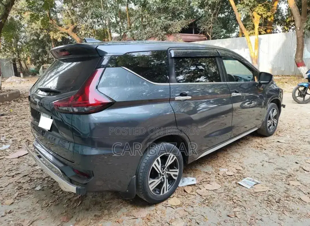 মিতসুবিশি এক্সপ্যান্ডার ২০২১ গ্রে