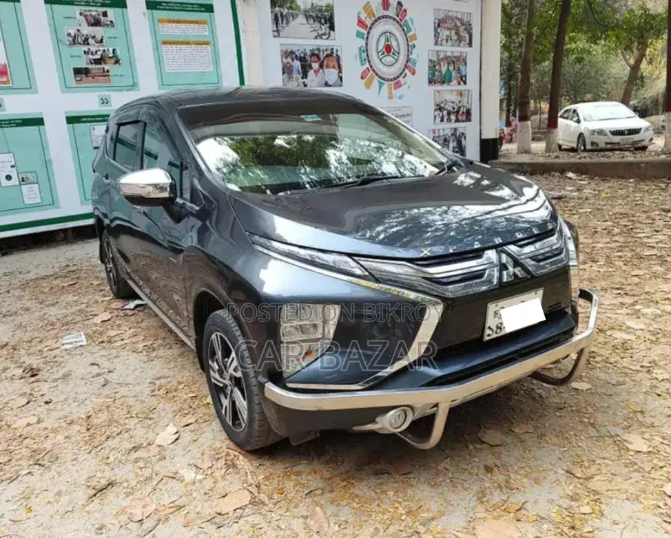 মিতসুবিশি এক্সপ্যান্ডার ২০২১ গ্রে