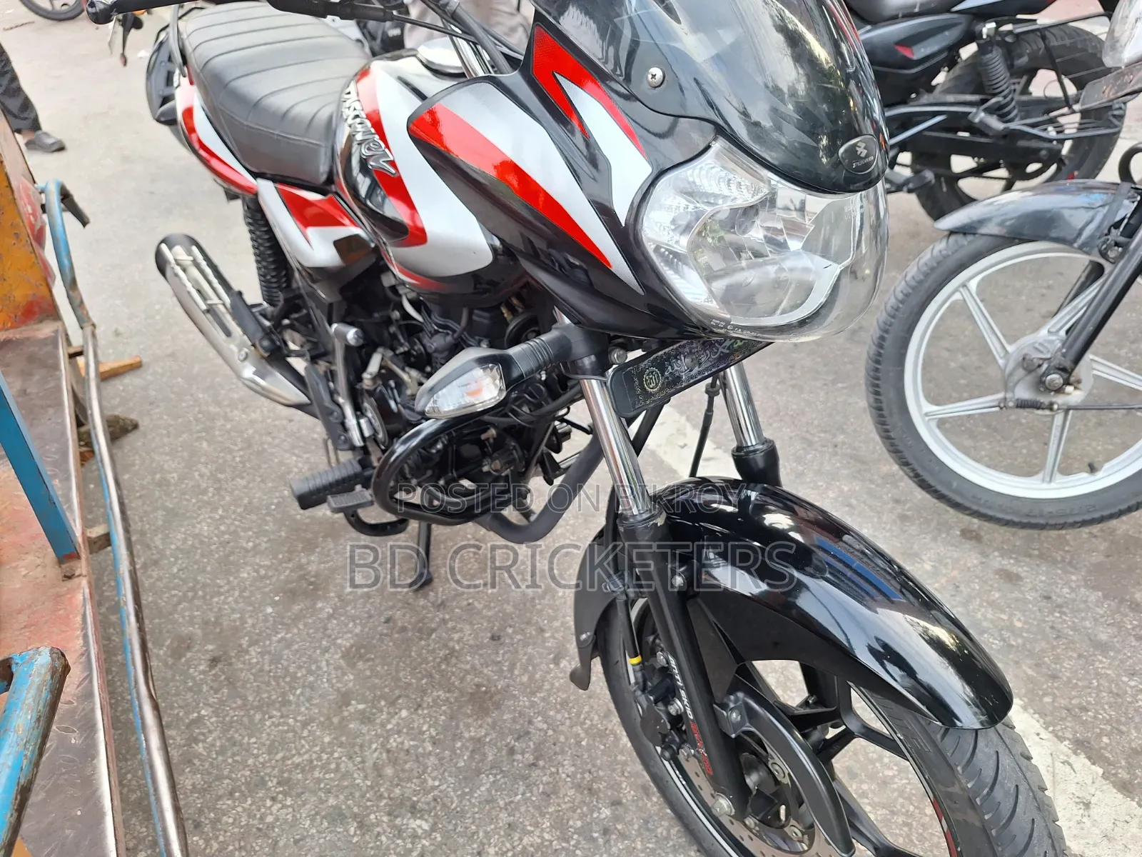 Bajaj Discover 125 2022 Black