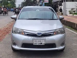 Toyota Corolla Fielder 1.5 Hybrid FWD 2015 Silver