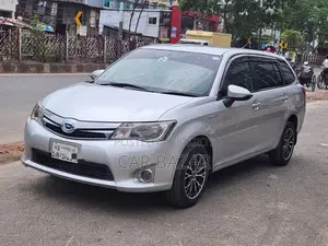 Toyota Corolla Fielder 1.5 Hybrid FWD 2015 Silver