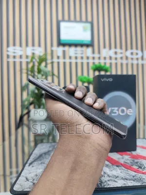 Vivo V30e 128 GB Red