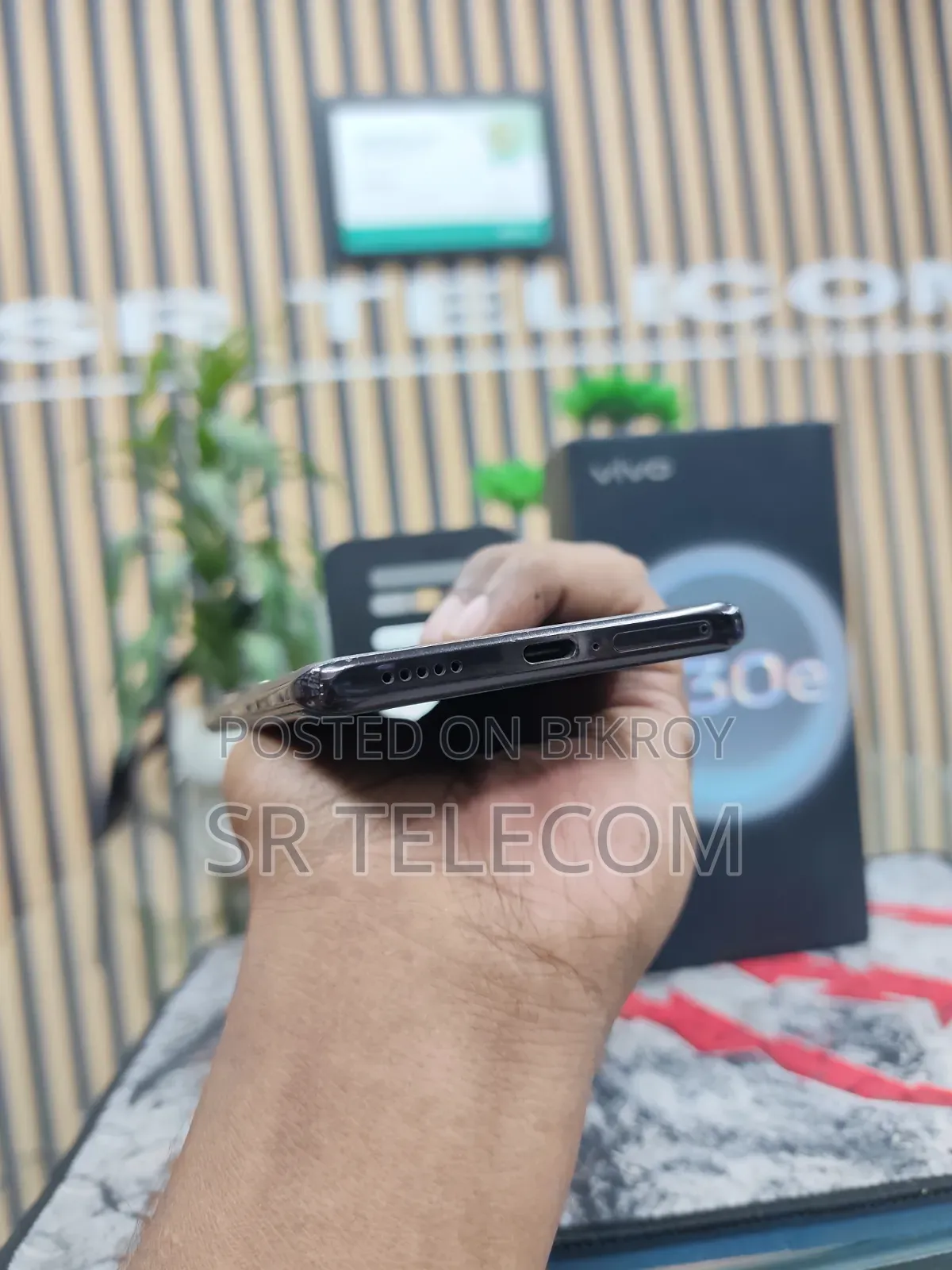 Vivo V30e 128 GB Red