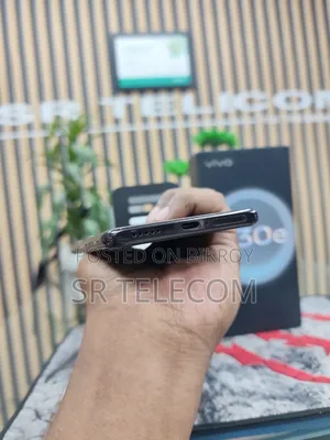 Vivo V30e 128 GB Red