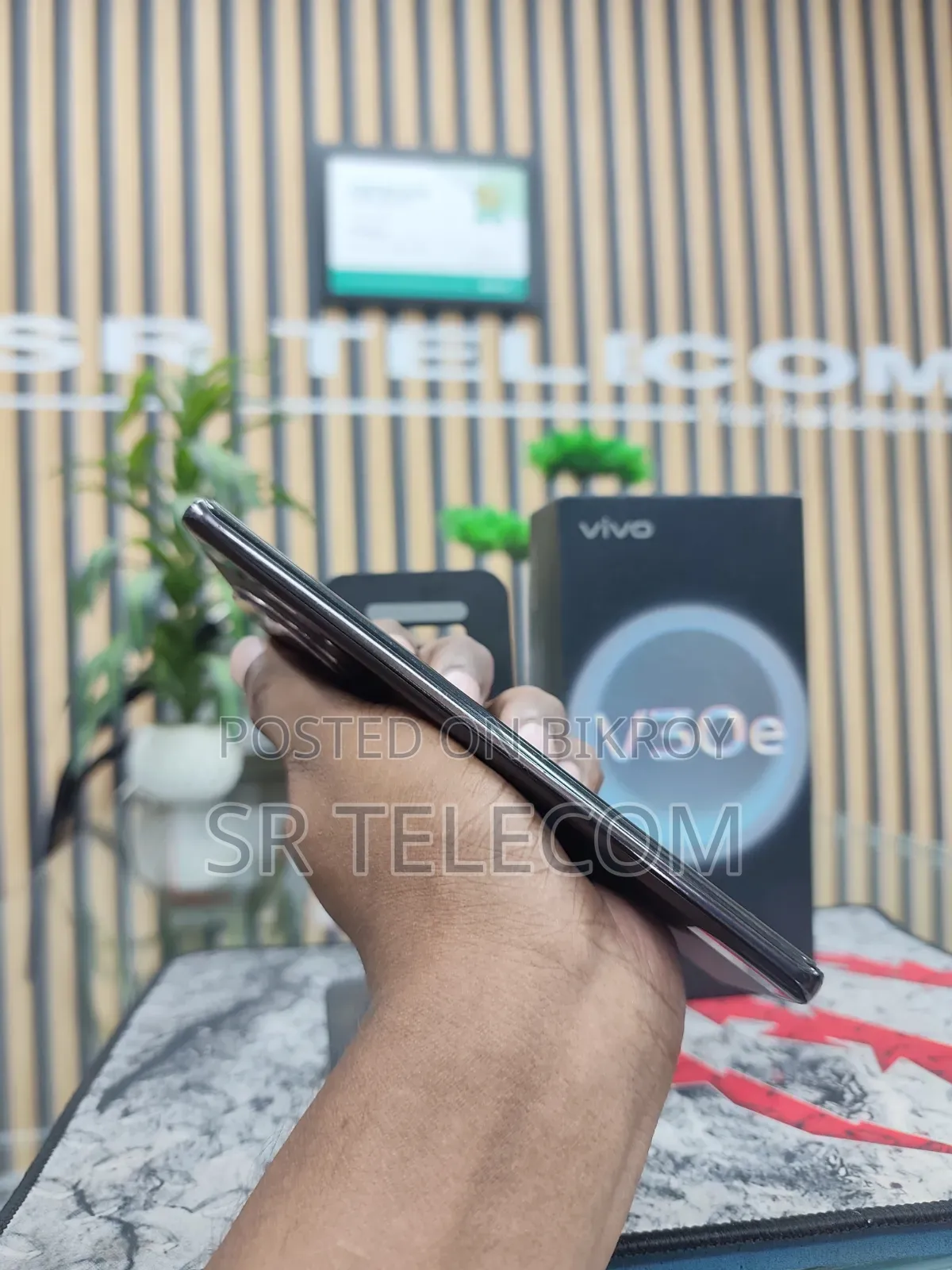 Vivo V30e 128 GB Red