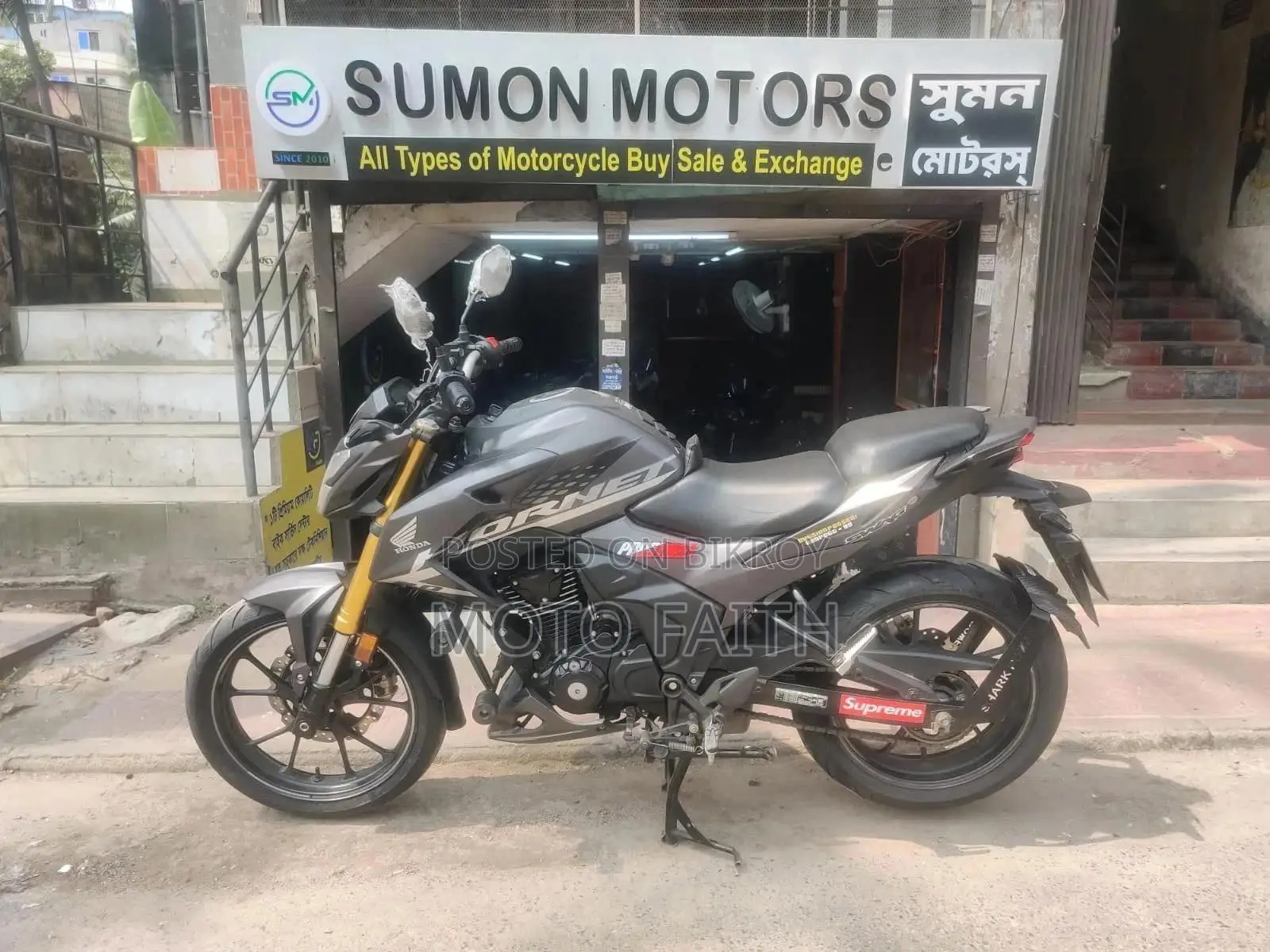 Honda Hornet 2025 Gray