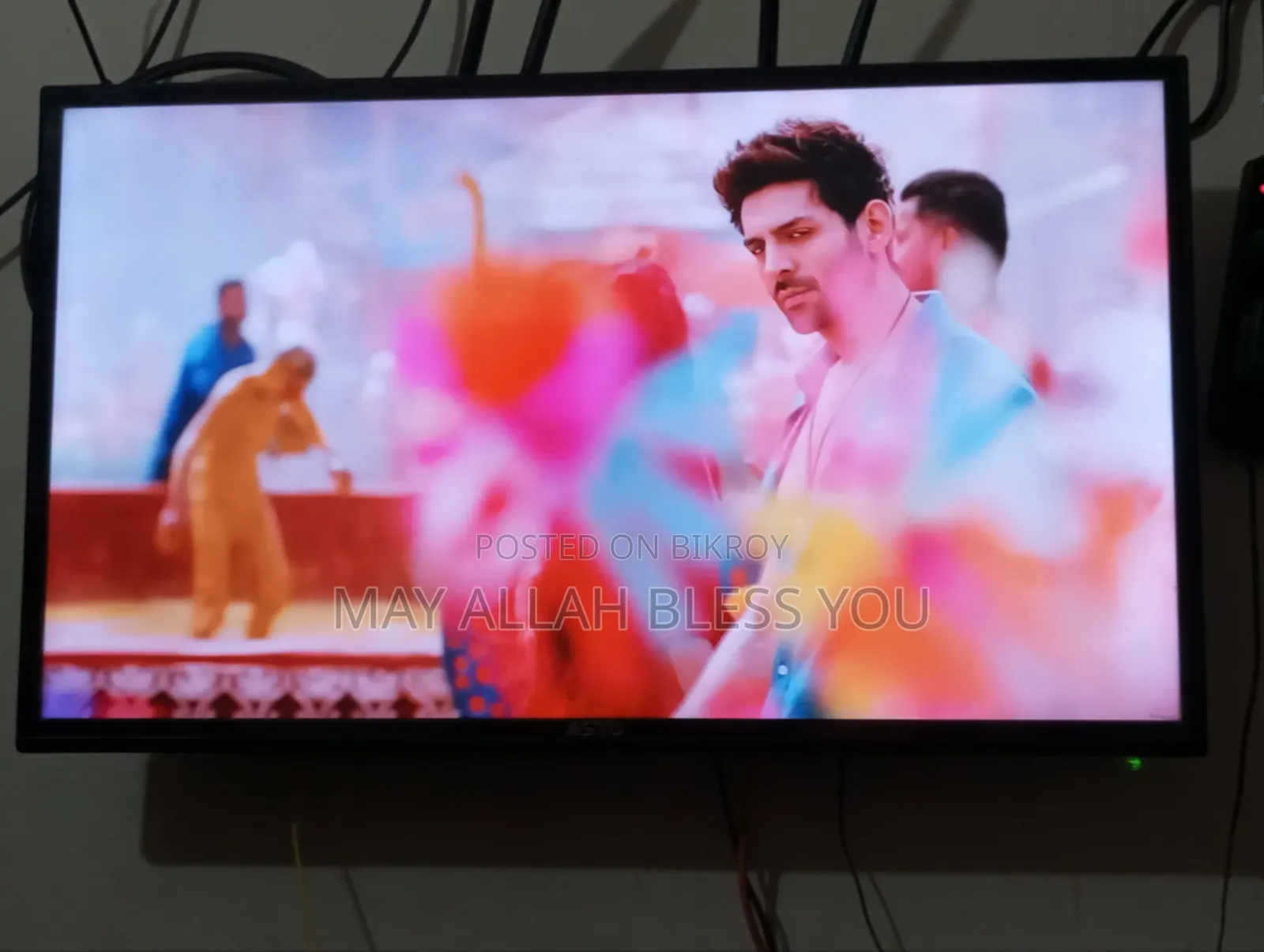 32" Smart LED TV