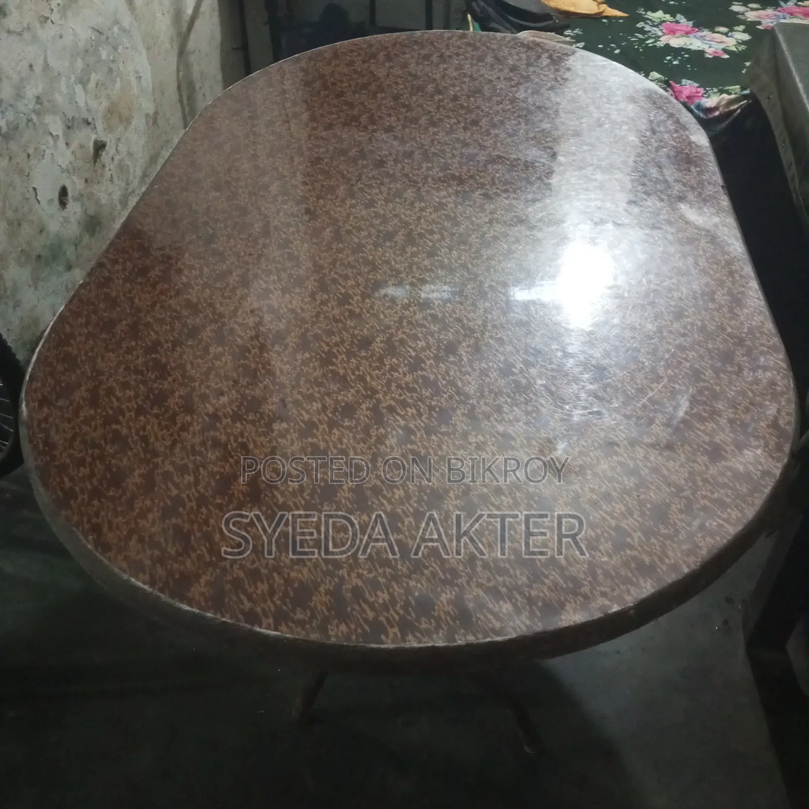 ছয় সিটের ডাইনিং টেবিল