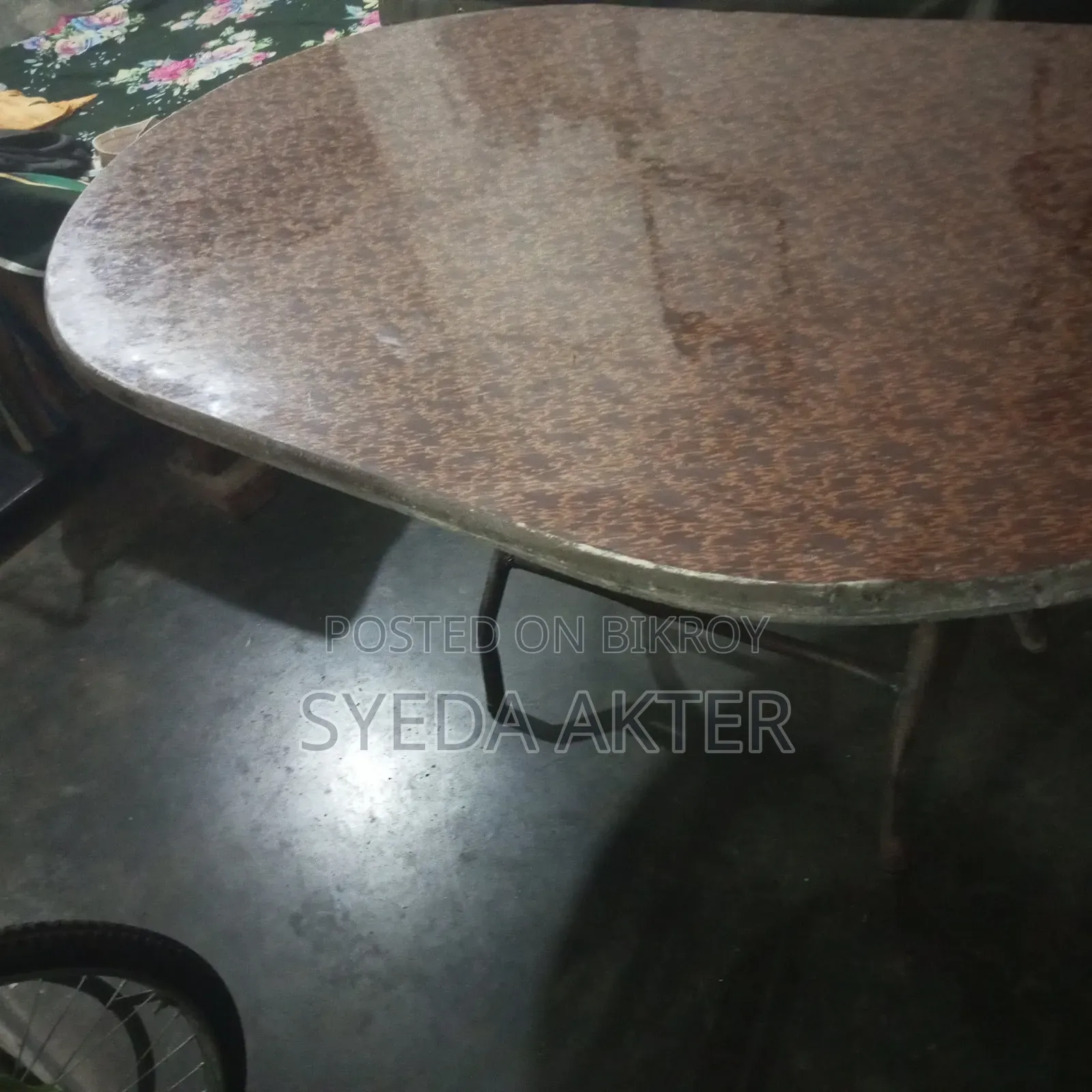 ছয় সিটের ডাইনিং টেবিল