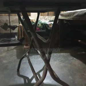 ছয় সিটের ডাইনিং টেবিল