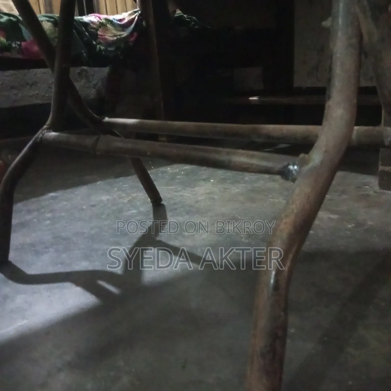 ছয় সিটের ডাইনিং টেবিল