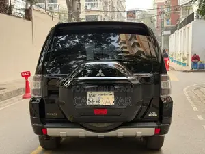 মিতসুবিশি পাজেরো ২০১৮ ব্ল্যাক