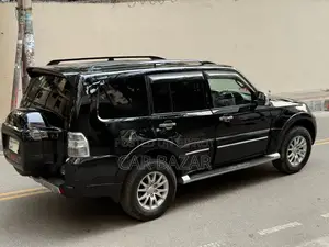 মিতসুবিশি পাজেরো ২০১৮ ব্ল্যাক