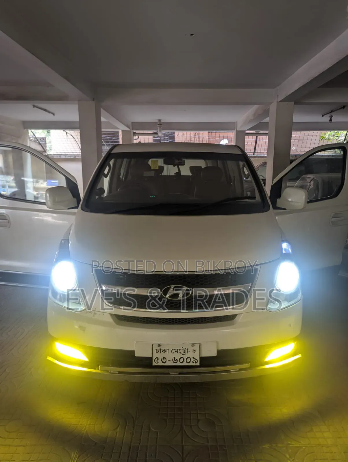 Hyundai H1 2011 White