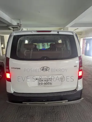 Hyundai H1 2011 White