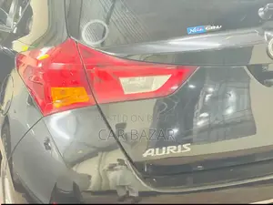 Toyota Auris 2013 Black