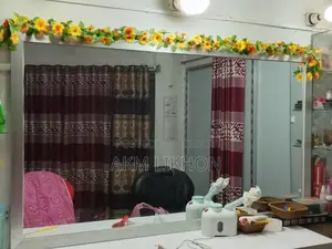 আয়না বিক্রি করা হবে