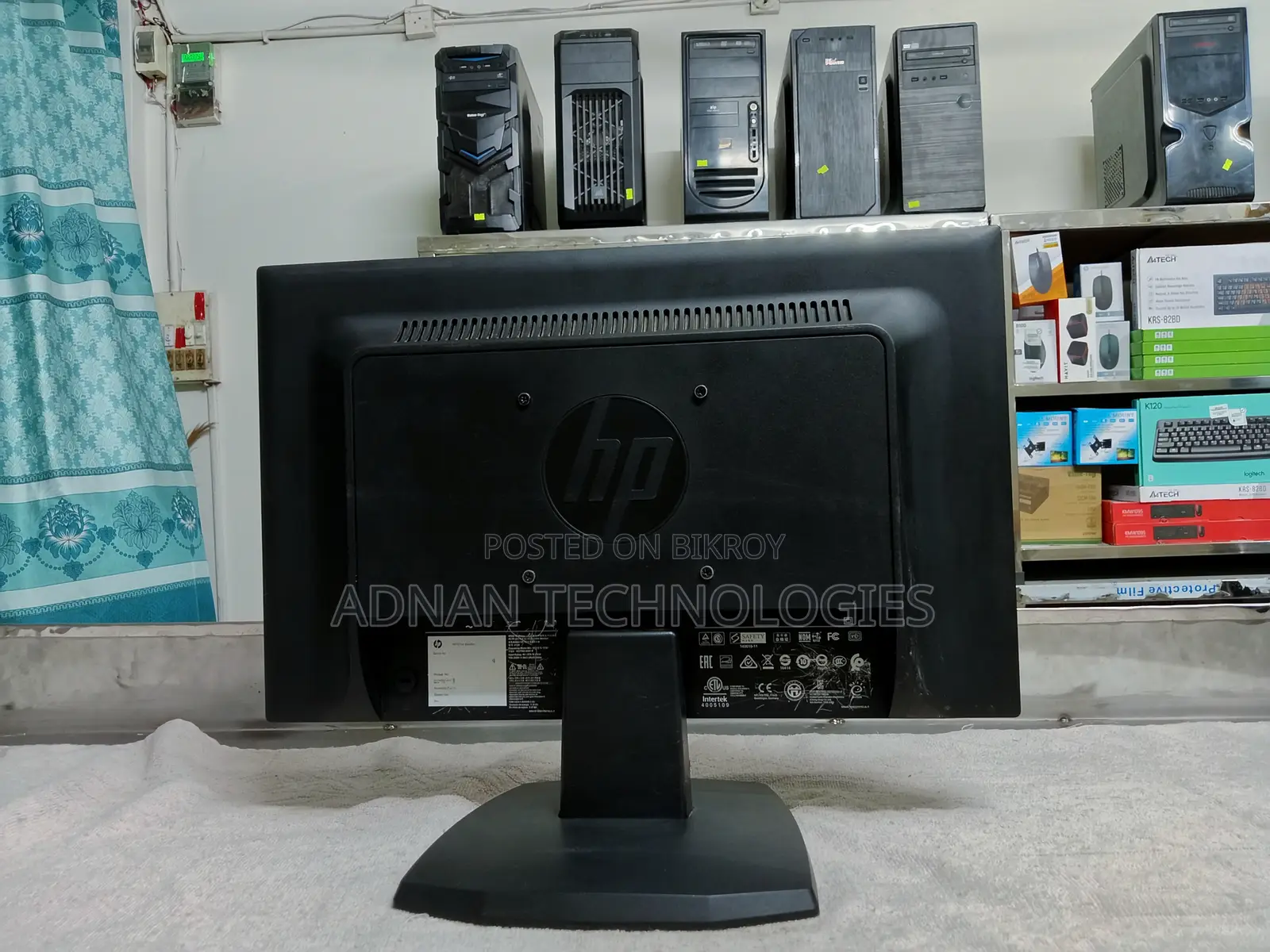 HP V194 – 19" HD Wide Screen LED Monitor