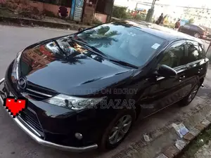 টয়োটা অউরিস ২০১৩ কালো