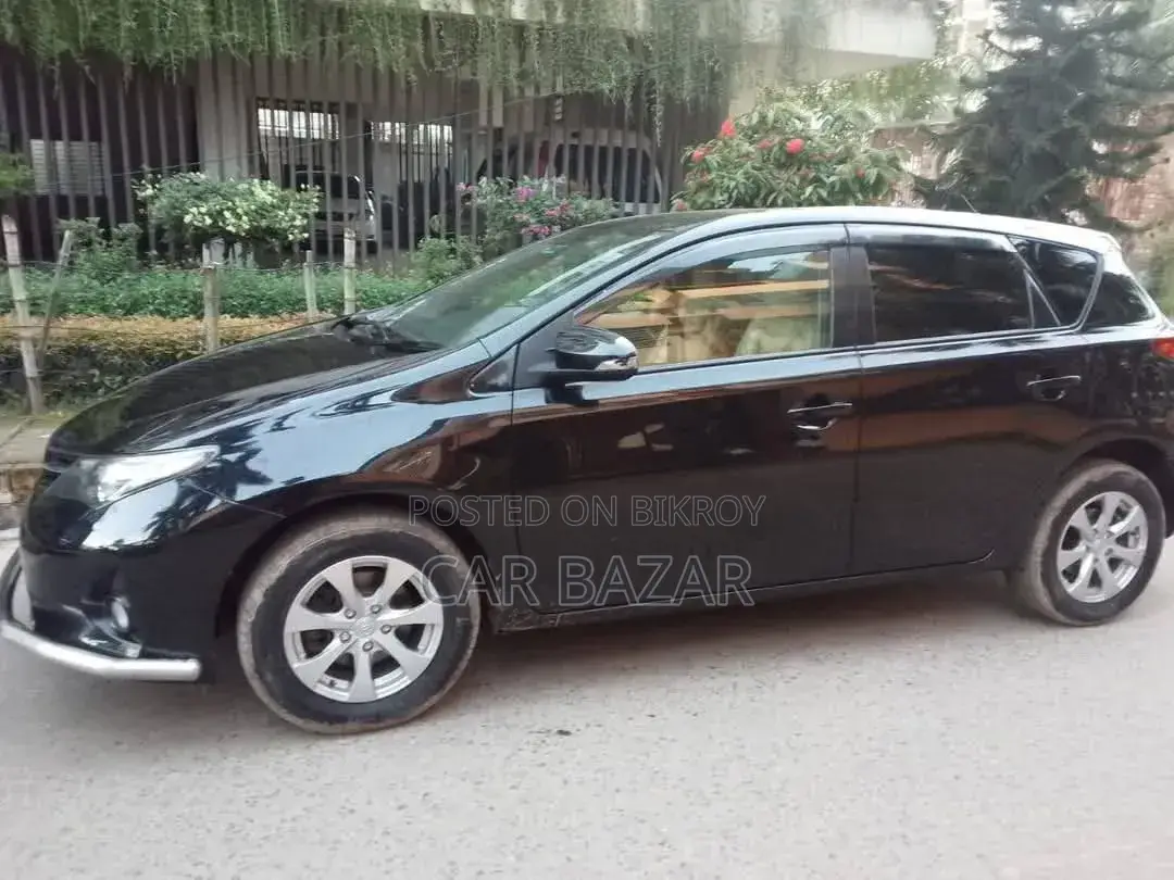 টয়োটা অউরিস ২০১৩ কালো
