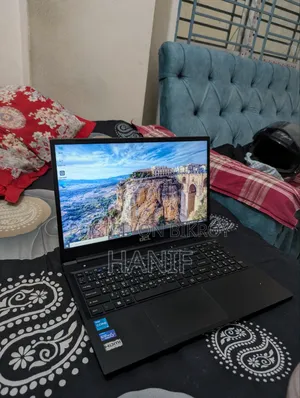Laptop 8GB Intel Core I3 HDD+SSD 2T