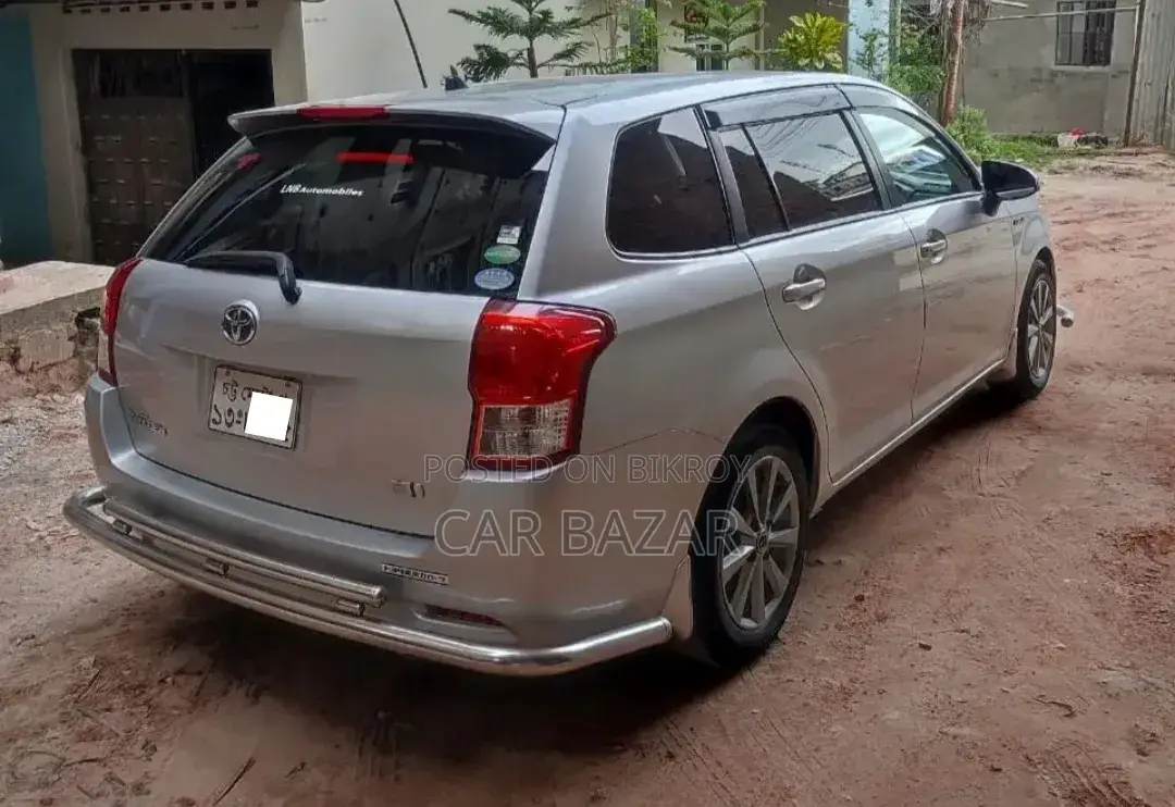 Toyota Corolla Fielder 1.5 Hybrid Front Wheel Drive 2014 Silver