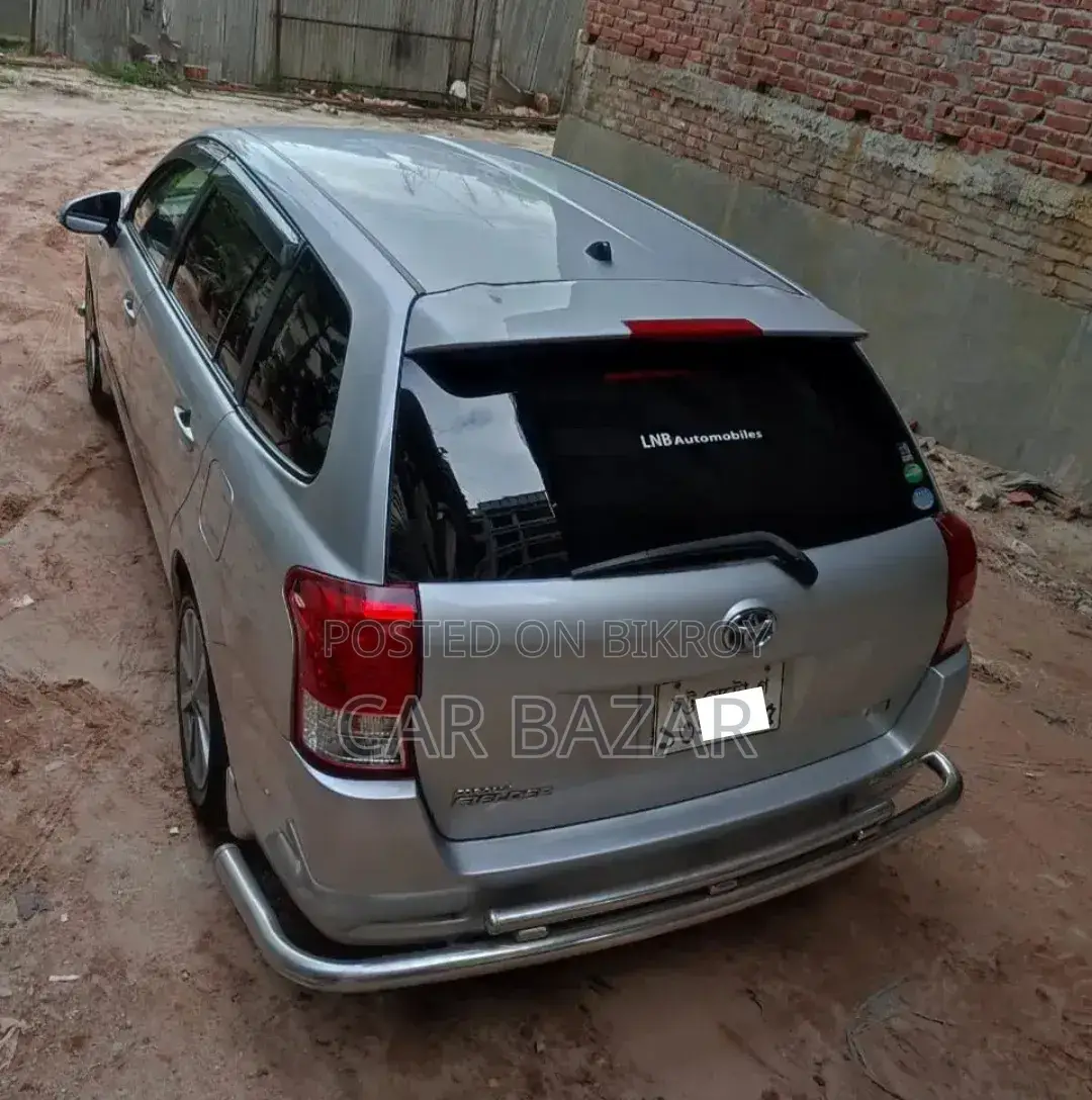Toyota Corolla Fielder 1.5 Hybrid Front Wheel Drive 2014 Silver