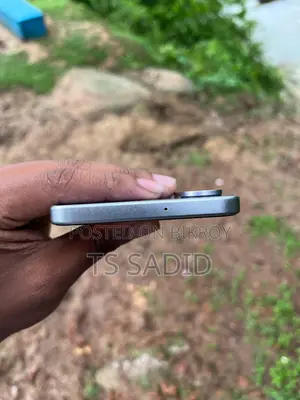 New Samsung 128 GB Blue