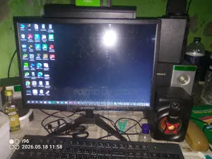 Desktop Computer Acer Aspire C22-760 8GB Intel Core I7 SSD 256GB