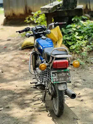 Yamaha 2000 Blue