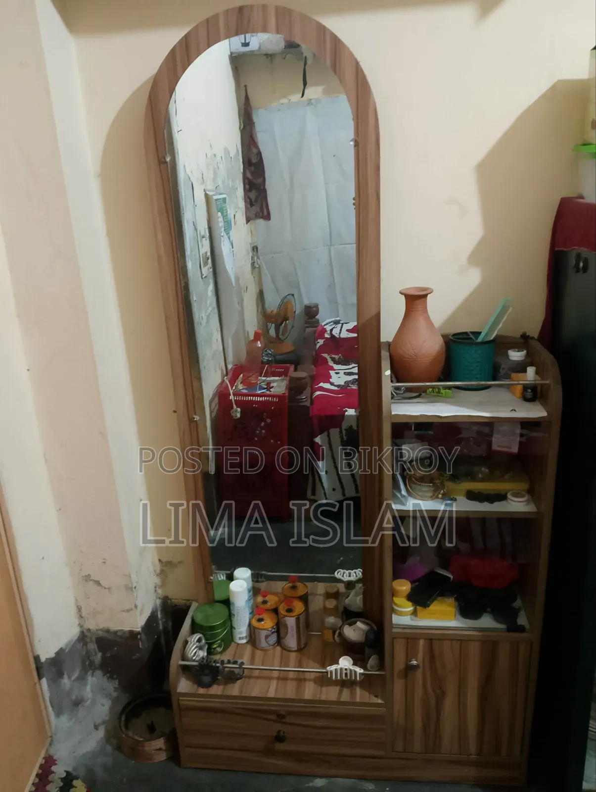 ড্রেসিং টেবিল