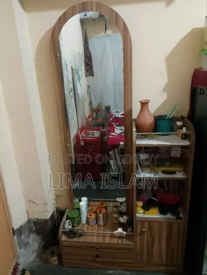ড্রেসিং টেবিল